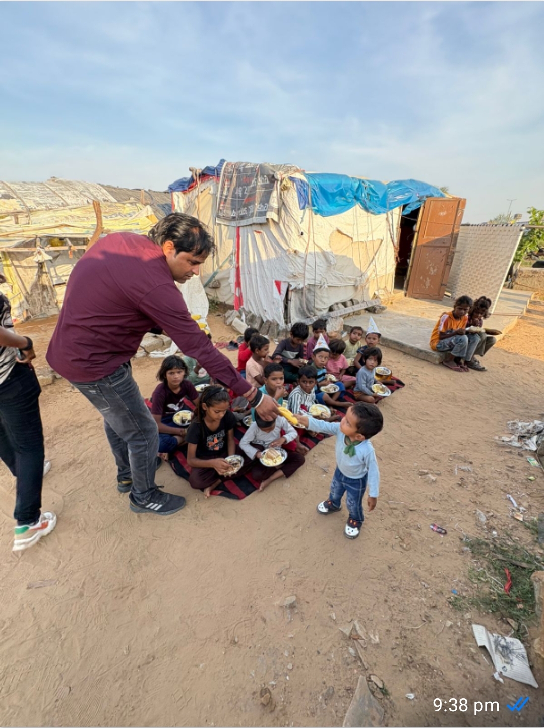 अपने बर्थडे को गरीब बच्चों के साथ मिलकर सेलिब्रेट करें